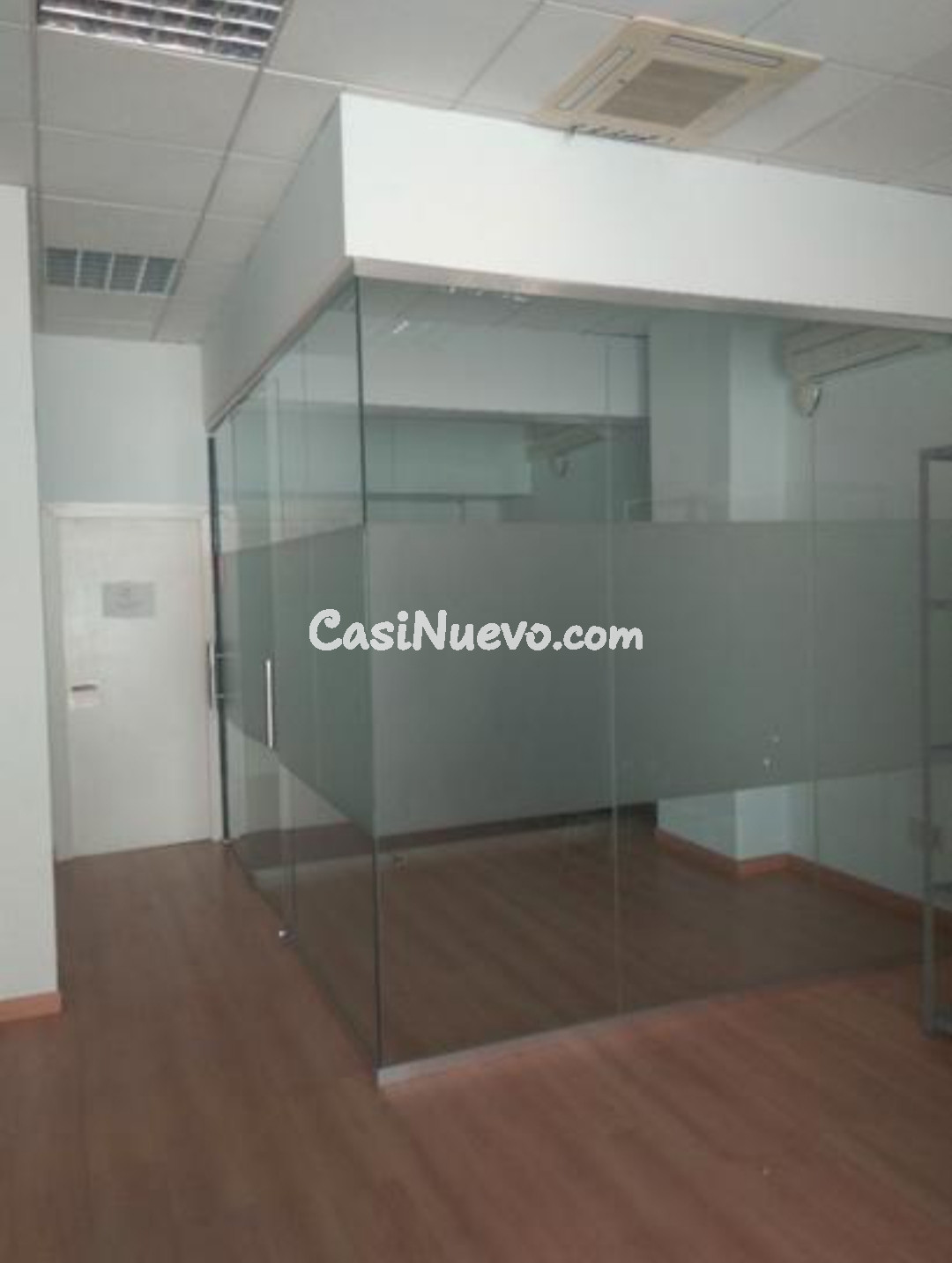 Alquiler de local con 100 m2 zona Avd de la aurora.