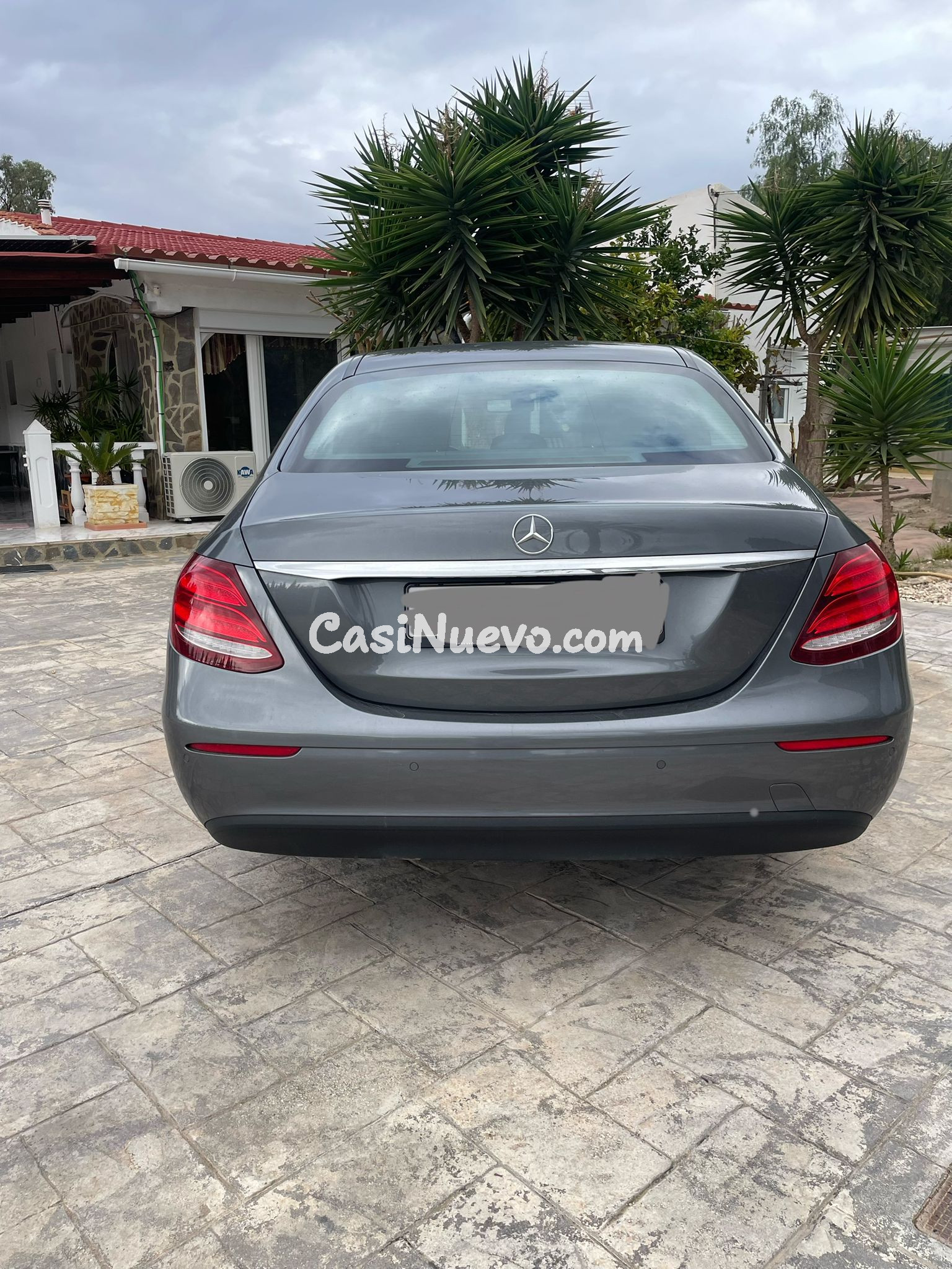 Coche Mercedes-Benz gris