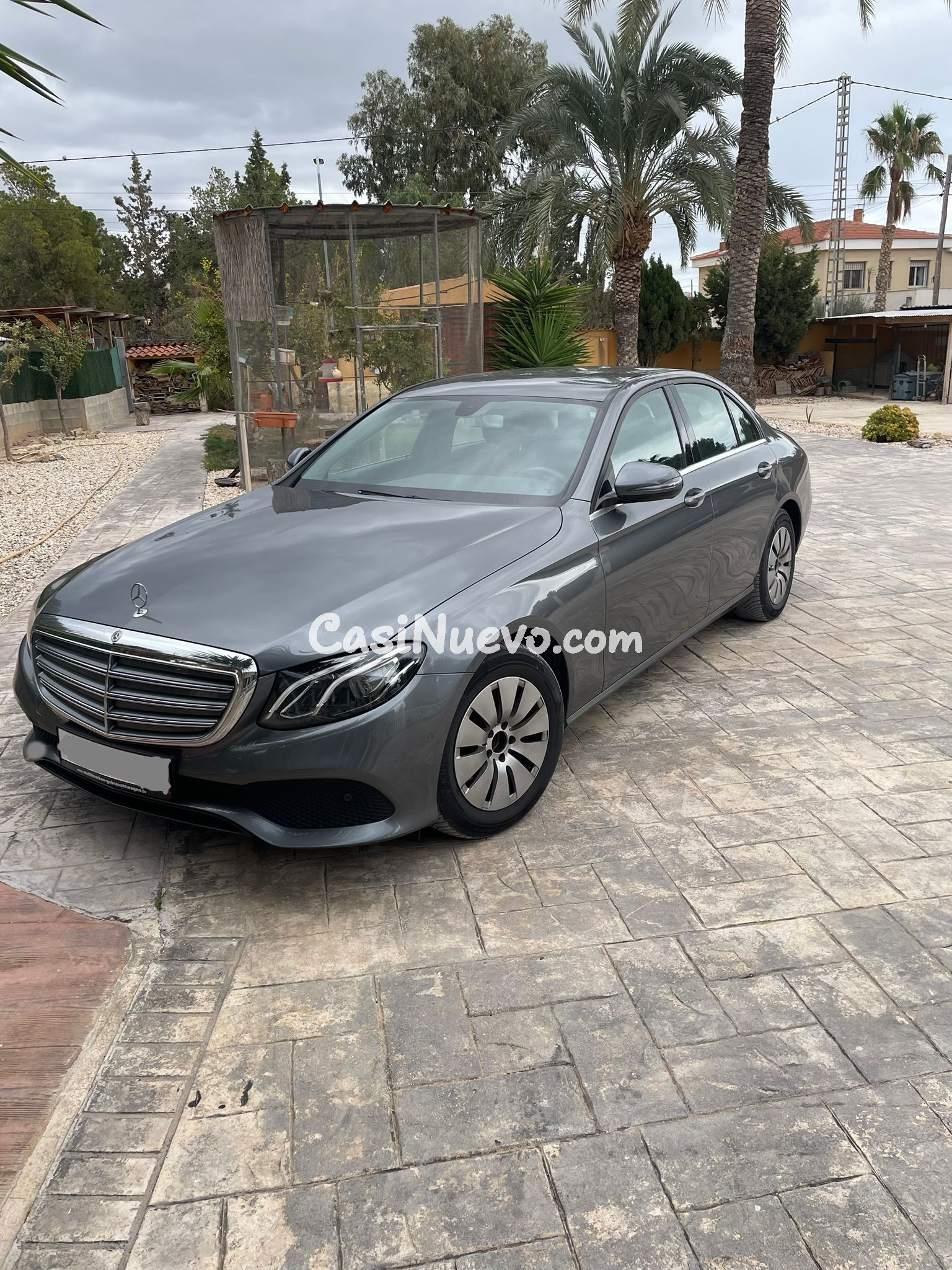 Coche Mercedes-Benz gris