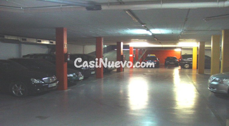 Espacio para MOTO en C. Anselm Clave 36  Vilanova i la Geltr - foto 2