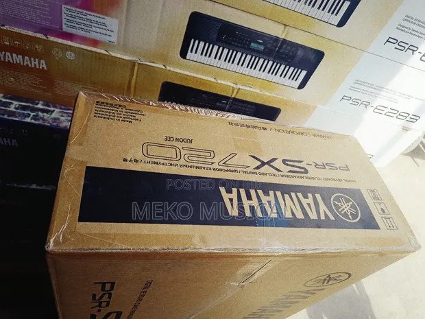 Yamaha PSR-SX720 61-Key Arranger Workstation Keyboard