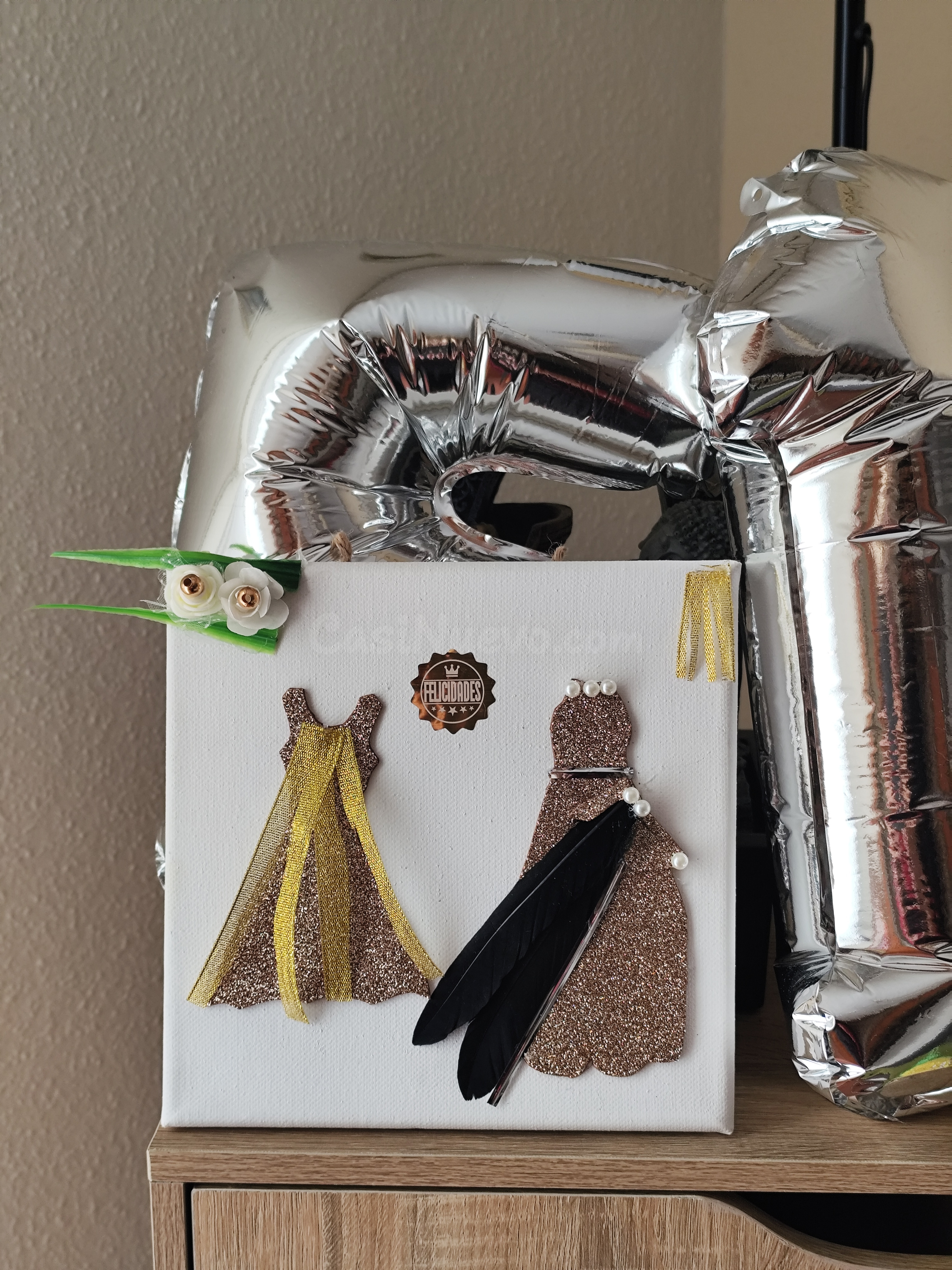 Cuadro decorativo con vestidos