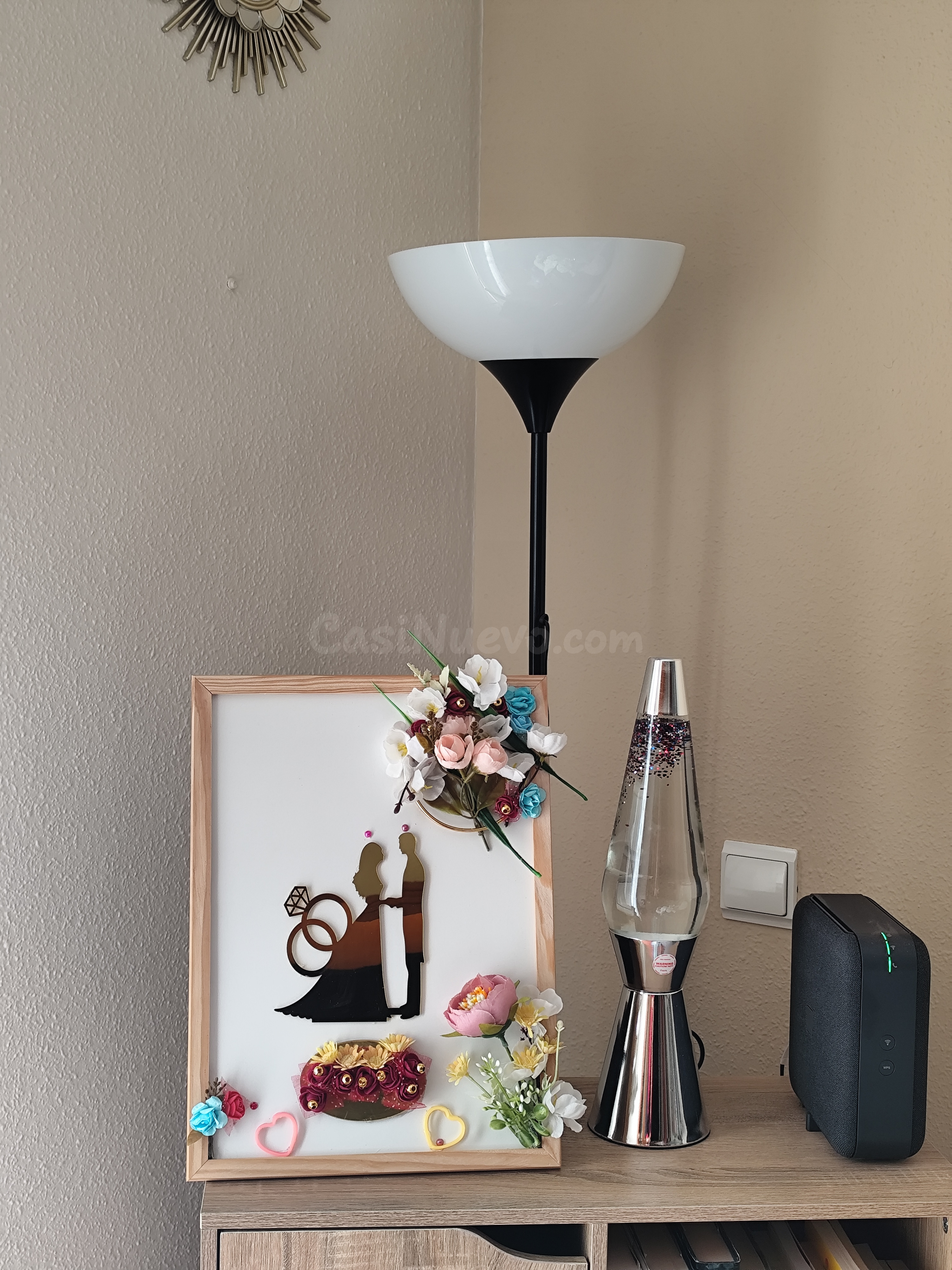 Lámpara y objetos de decoración