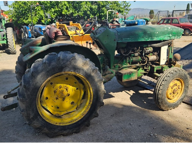 TRACTOR JOHN DEERE 515.
