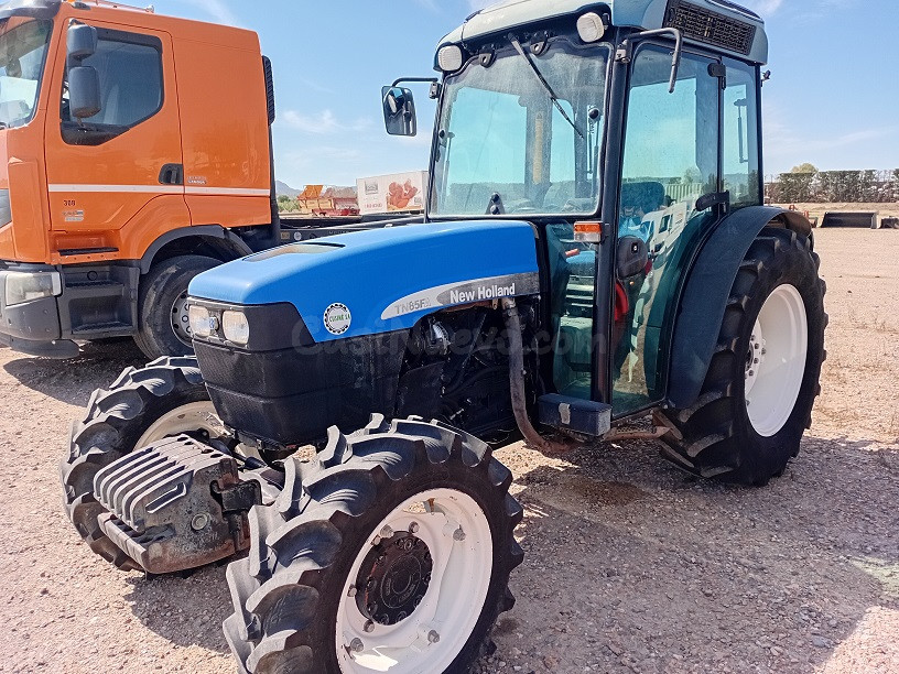NEW HOLLAND TN85 FA con cabina.