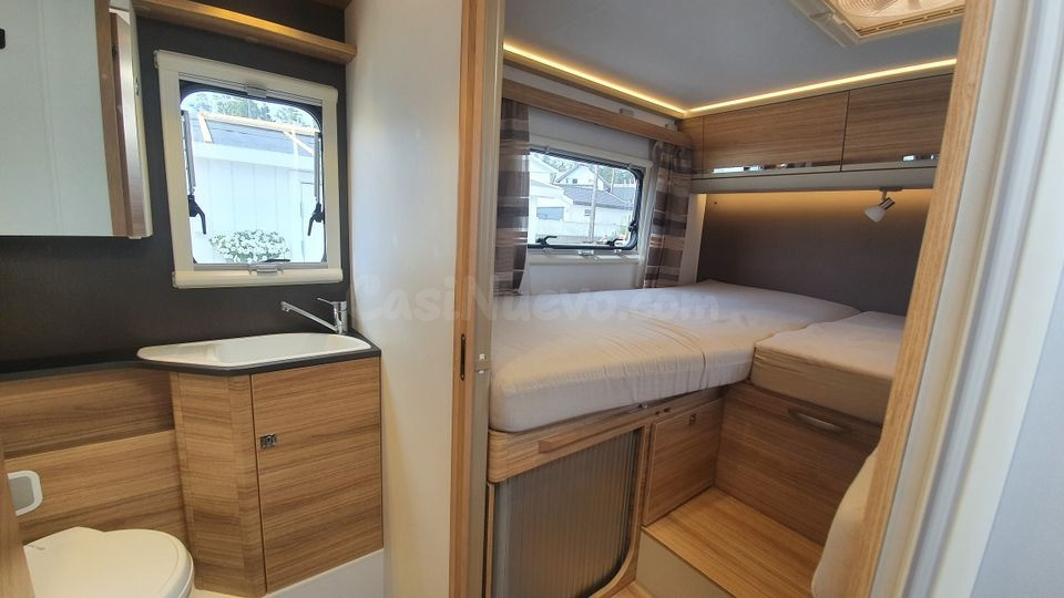 Interior de autocaravana con literas - foto 2