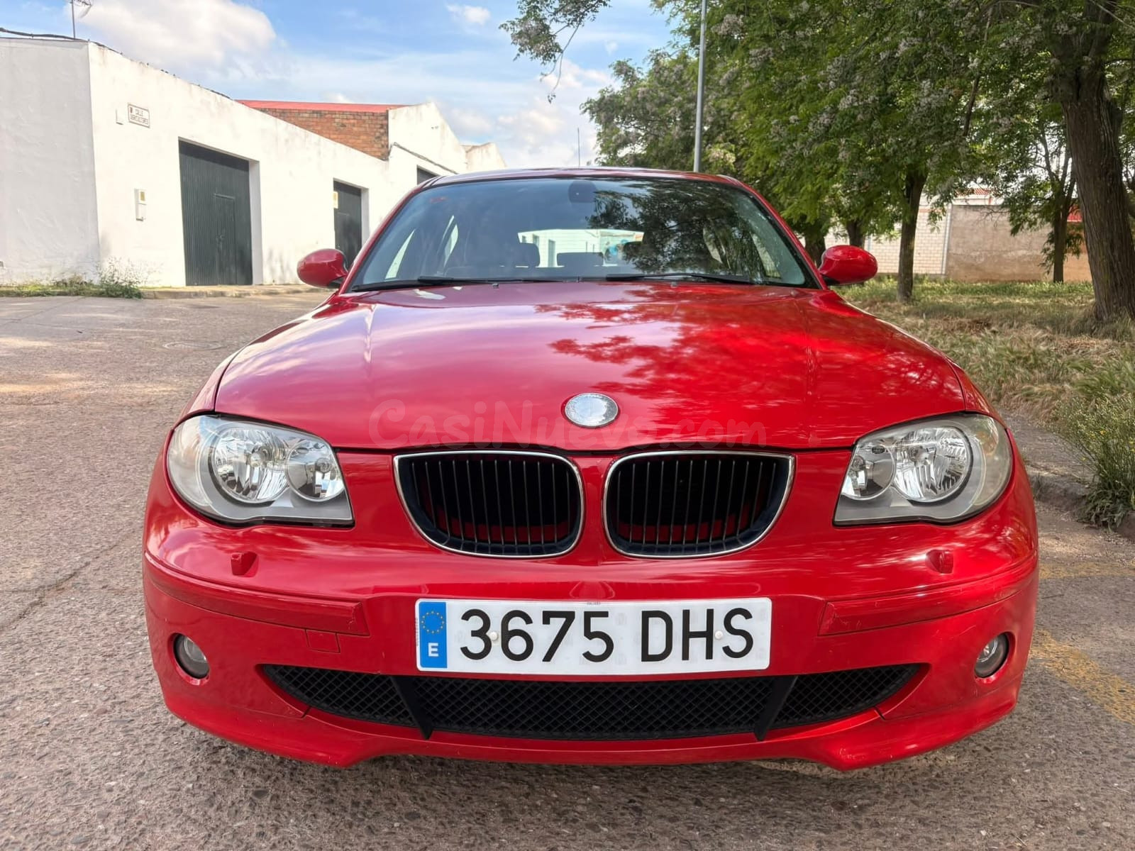 Asientos traseros de coche rojo - foto 4
