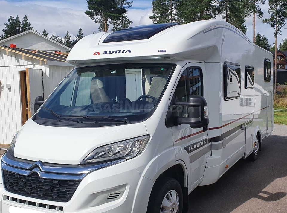 Interior de autocaravana con literas - foto 3