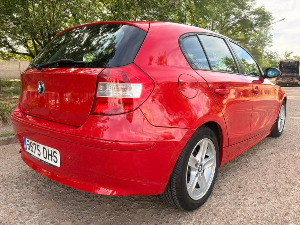 BMW Serie 1 rojo - foto 2