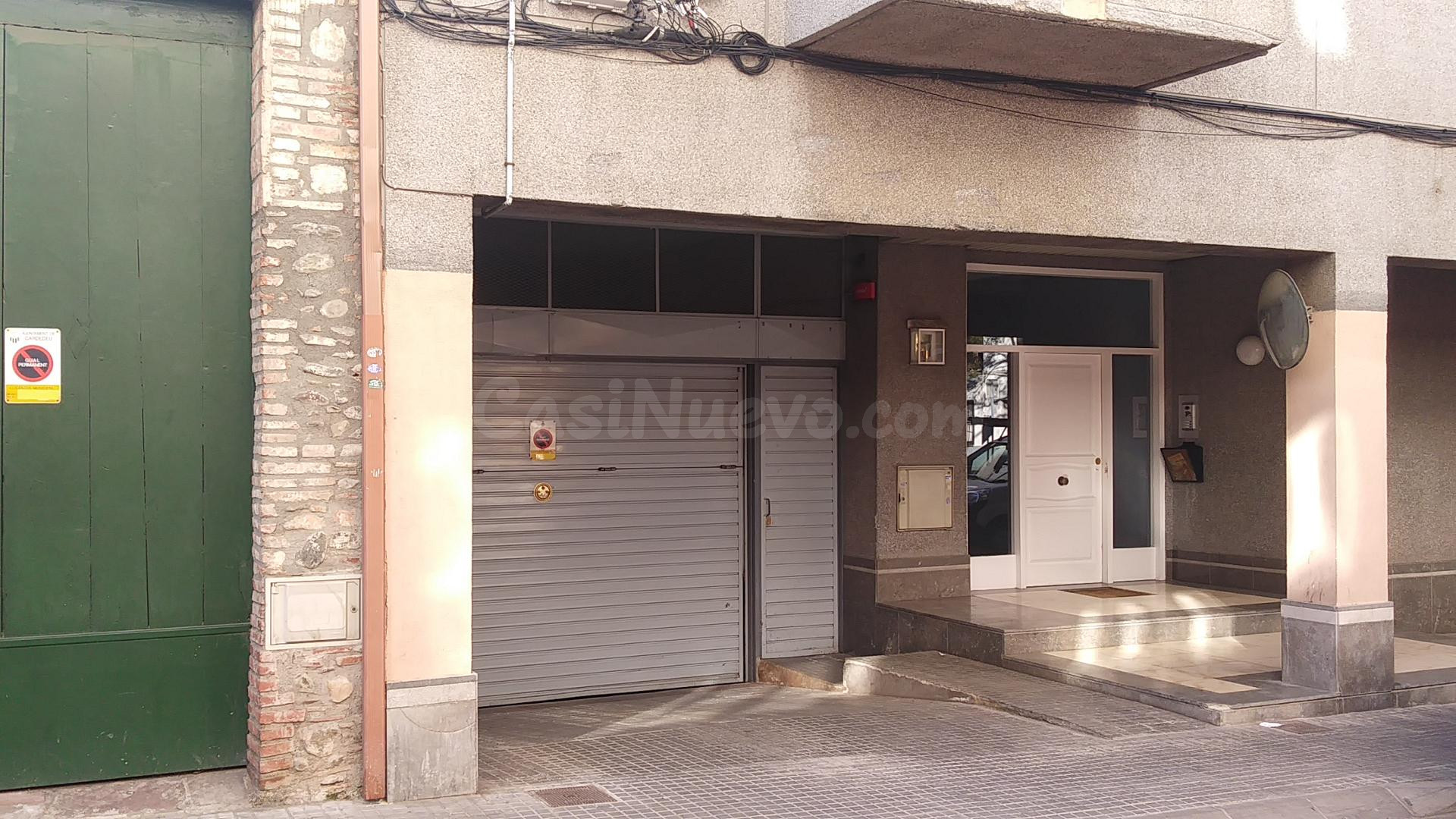 Alquiler de garaje con trastero situado en C. Llinars 2 de c