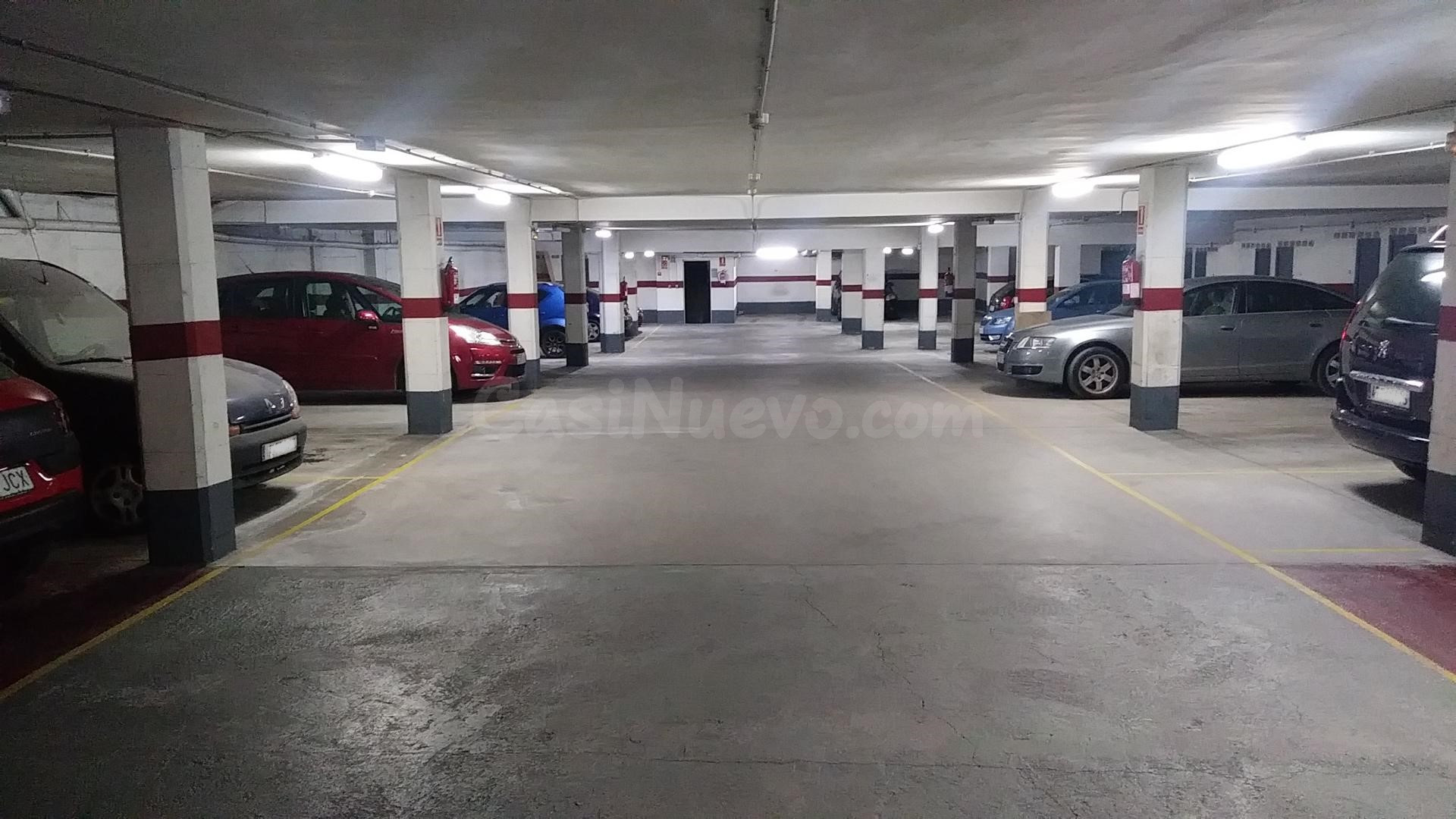 Alquiler de garaje con trastero situado en C. Llinars 2 en Cardedeu - foto 2