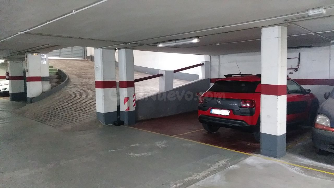 Alquiler de garaje con trastero situado en C. Llinars 2 en Cardedeu - foto 3
