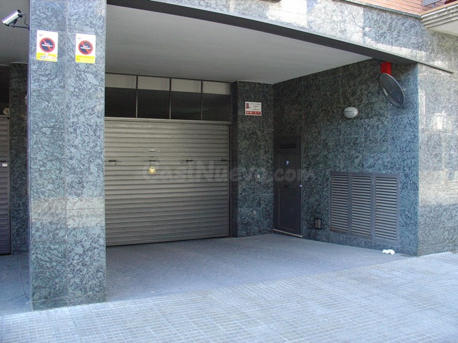 Alquiler de plaza de aparcamiento en C. Dr Klein 166 Cardede