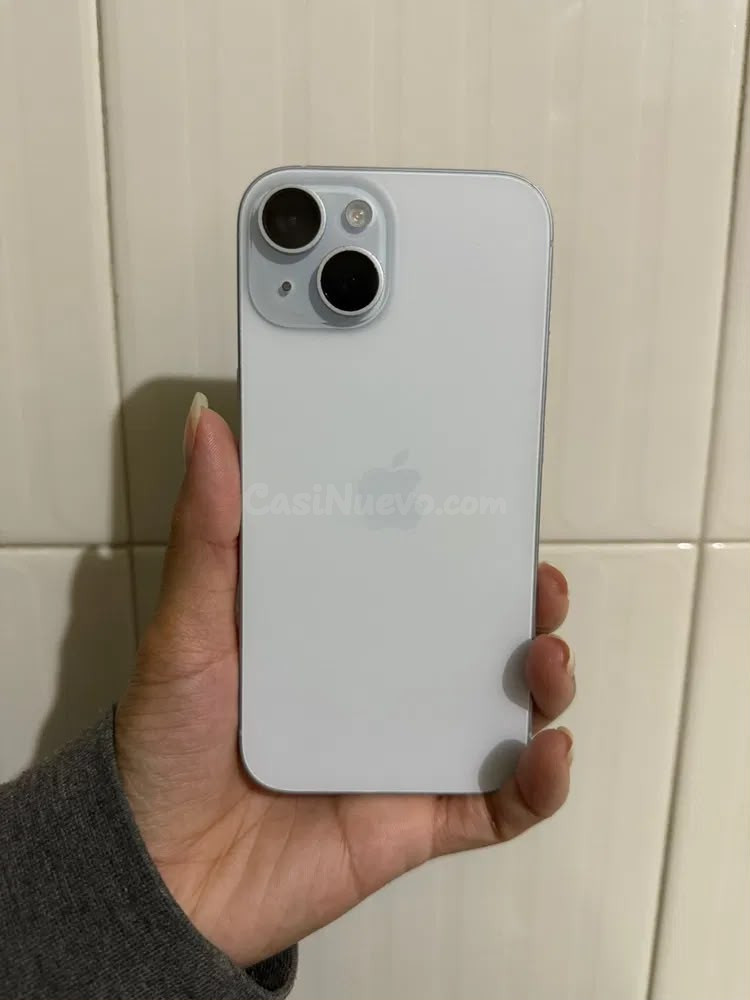 Vendo mi iPhone 15, que compré en febrero.