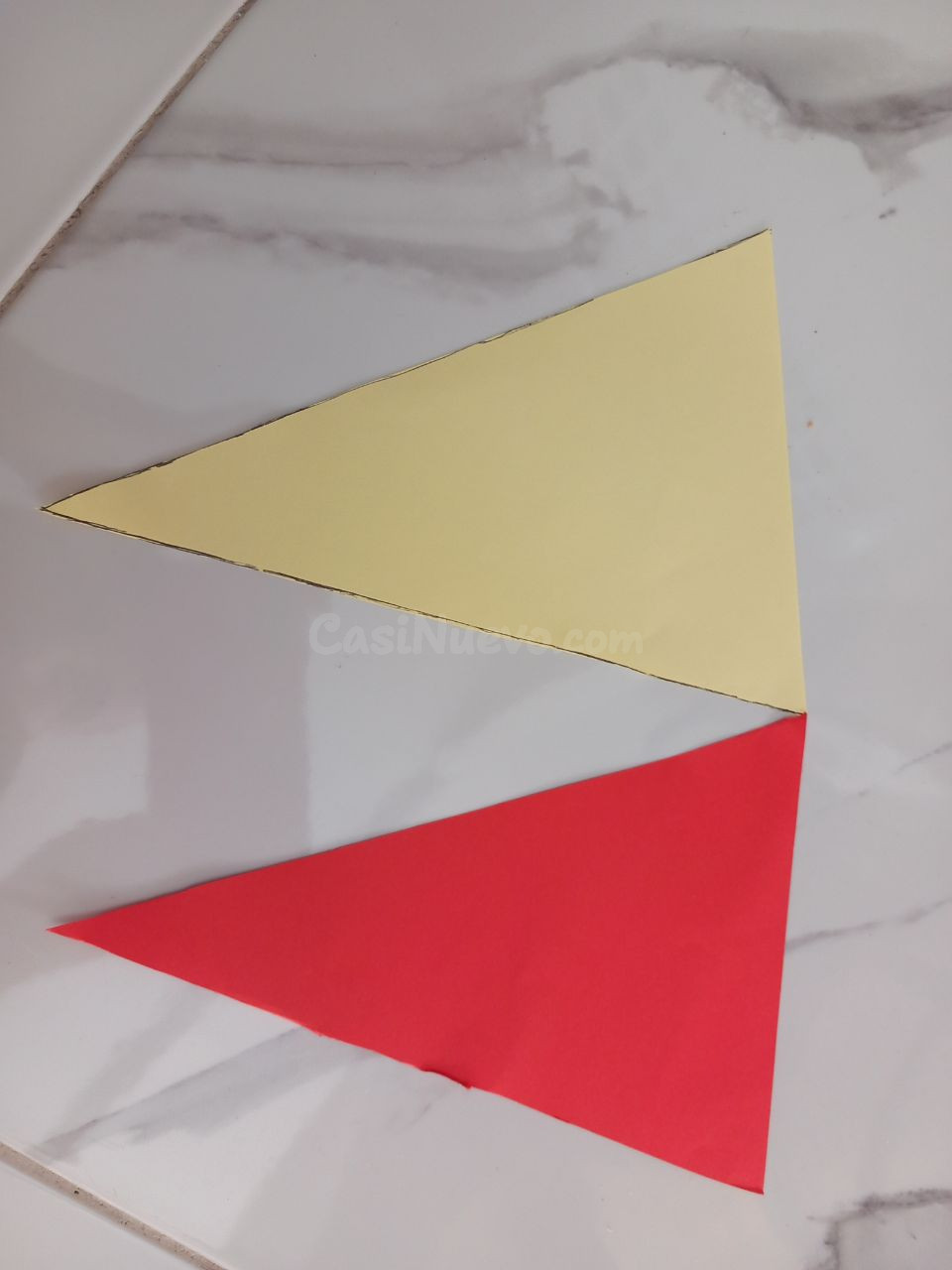 Guirnaldas triangulares rojo y amarillo - foto 2