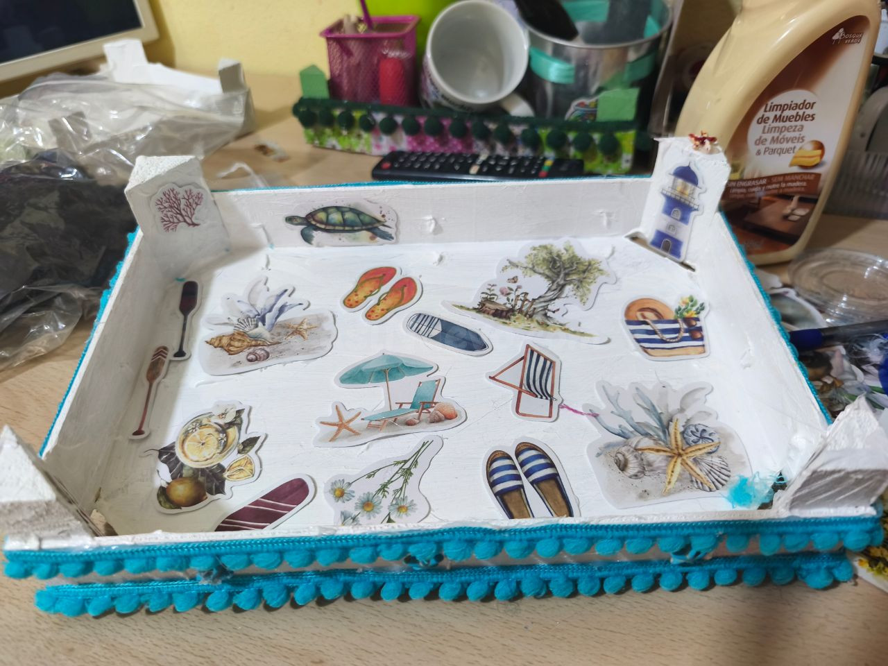 Bandejas/cajas de madera decoradas a mano