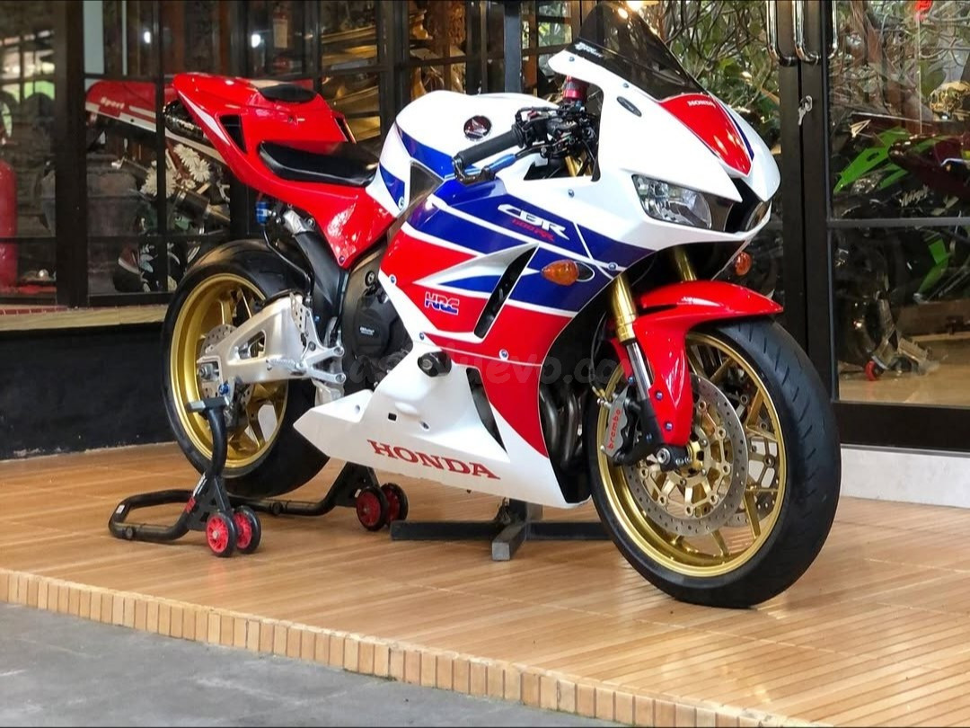 Honda CBR900RR Fireblade 2023 Gasolina - foto 2