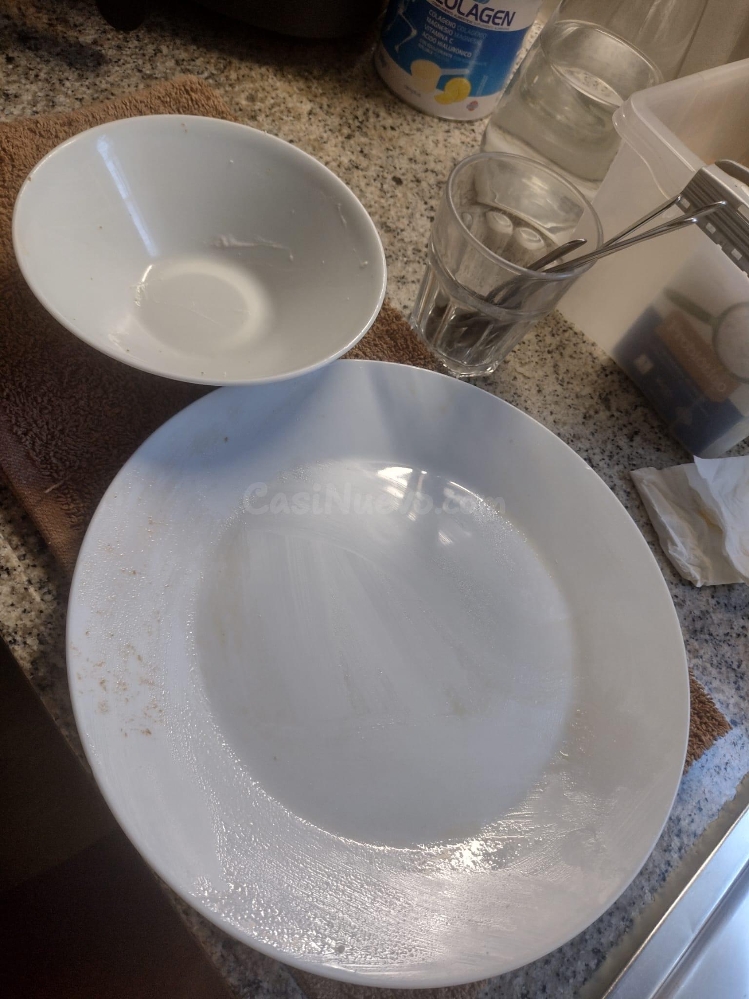 Platos y vasos de uso doméstico