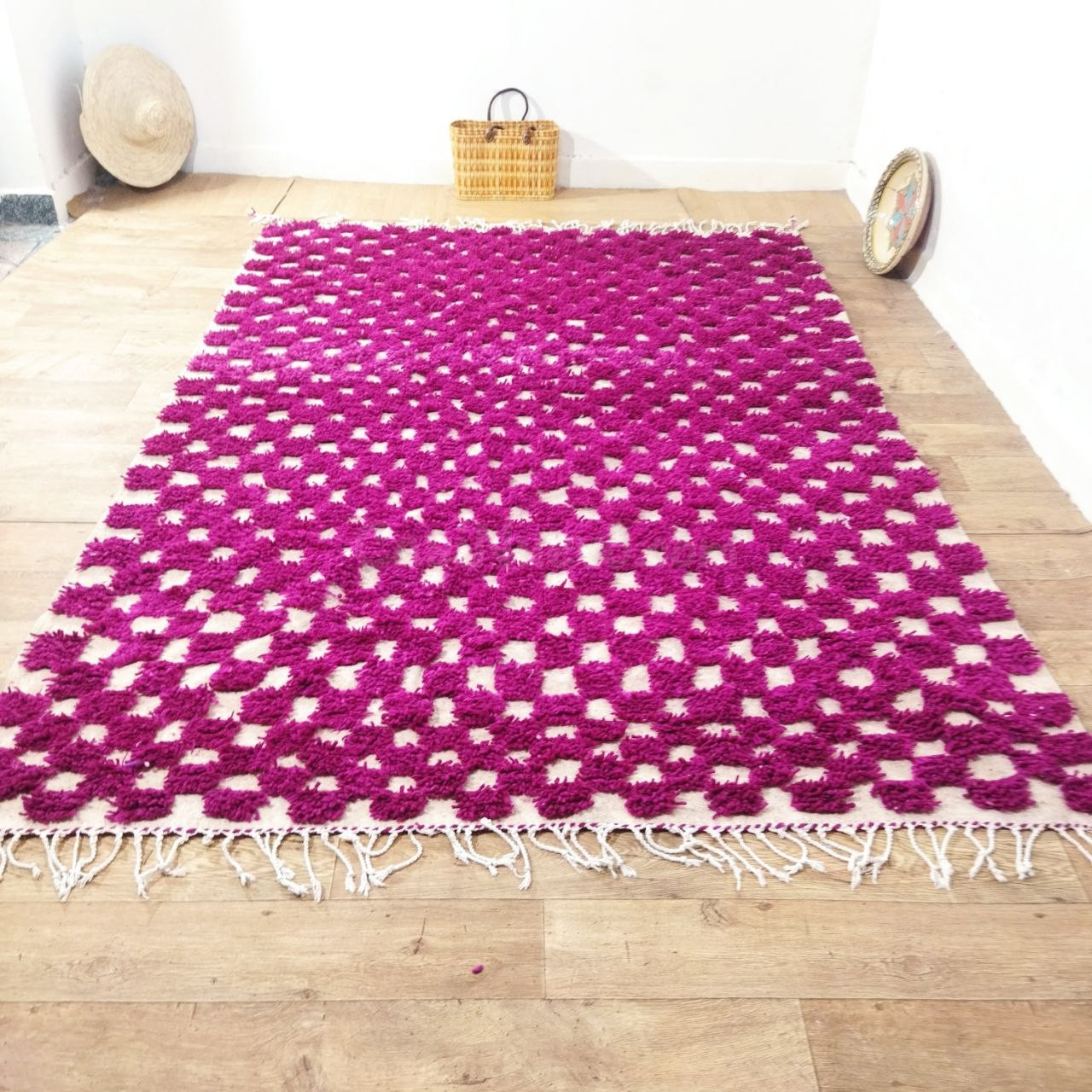 Alfombra bereber marroquí artesanal 276 × 200 cm – Rosa fucs - foto 2