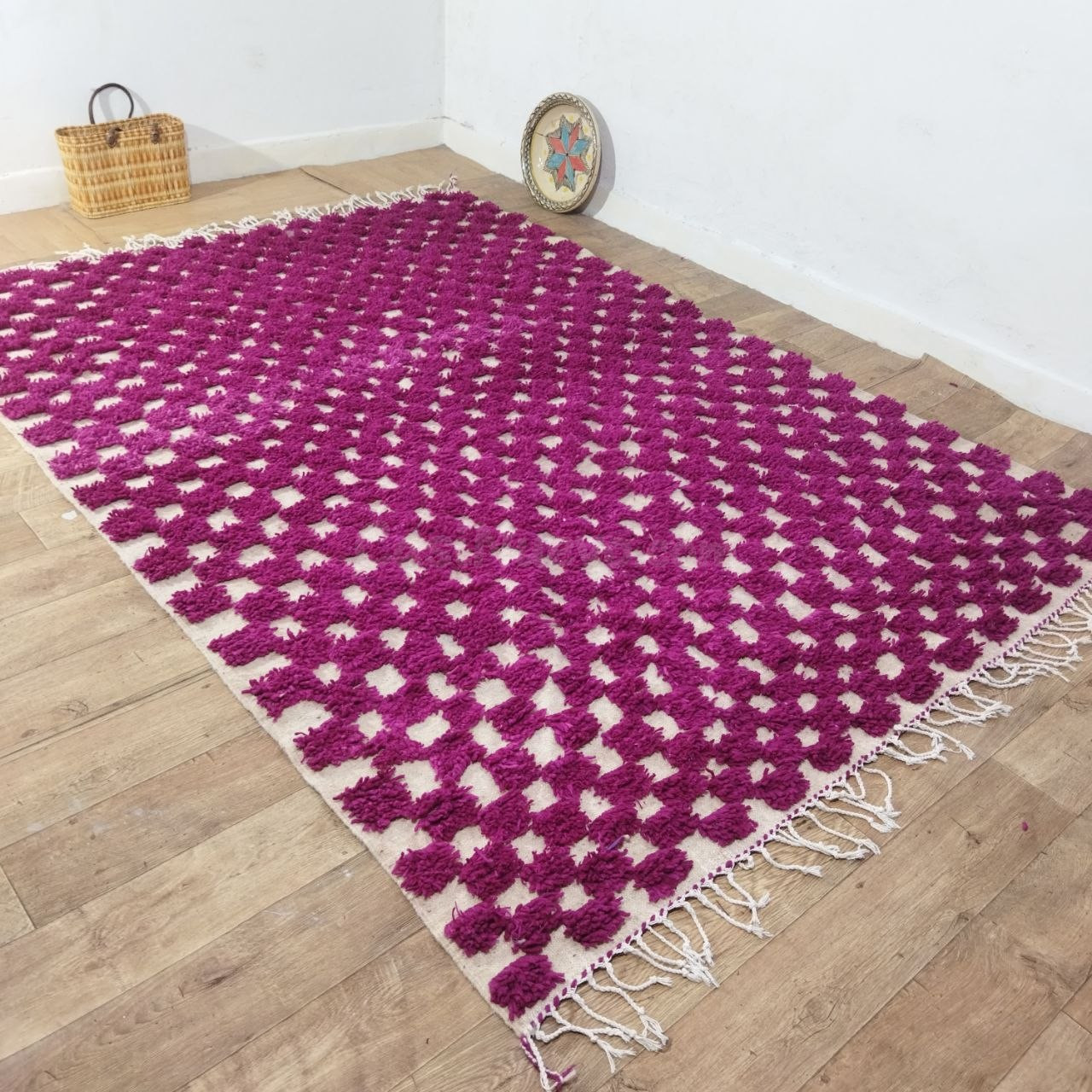 Alfombra bereber marroquí artesanal 276 × 200 cm – Rosa fucs - foto 4