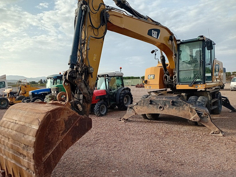 EXCAVADORA DE RUEDAS CATERPILLAR M318 F.