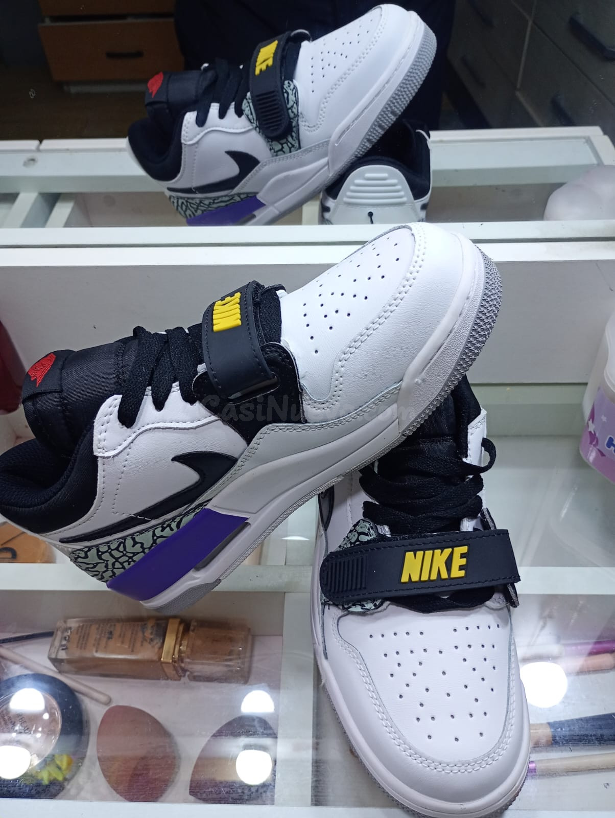 Zapatillas Jordan Legacy 312 Low Lakers - Talla 36 /5.5/ 22. - foto 2