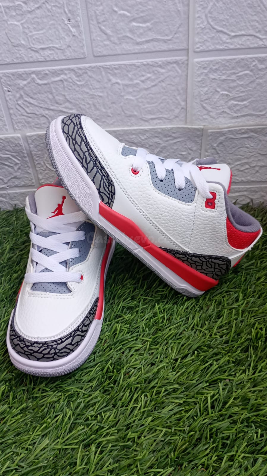 Zapatillas Air Jordan 3 Retro "Fire Red"- TALLA 31/ 19cm. - foto 2