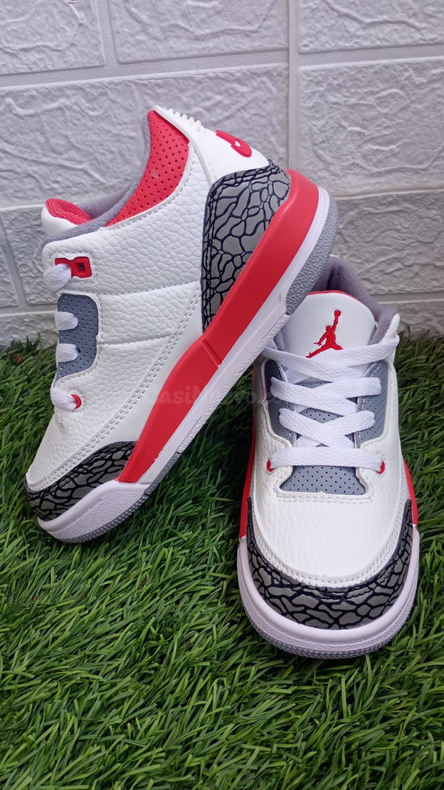 Zapatillas Air Jordan 3 Retro "Fire Red"- TALLA 31/ 19cm. - foto 3