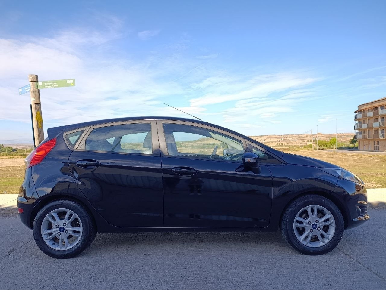 FORD FIESTA 2017 / 82 CV / SOLO 73.600 KM - foto 4