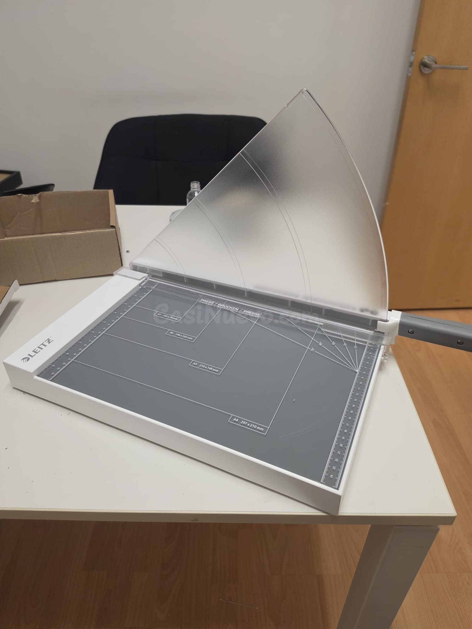 Leitz Office A4+ Guillotine gris/plateado