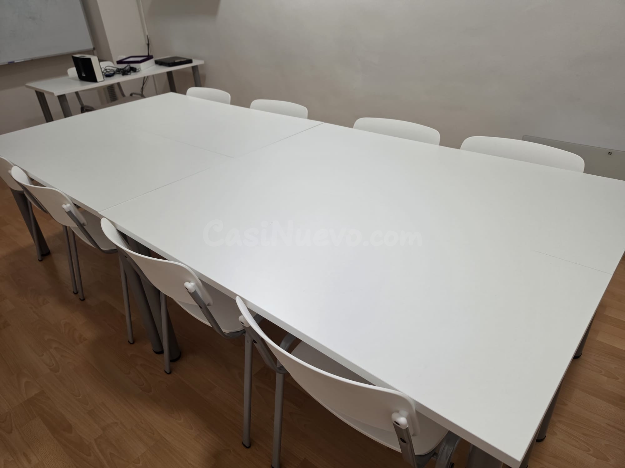 Mesa auxiliar blanca con patas gris oscuro - foto 3