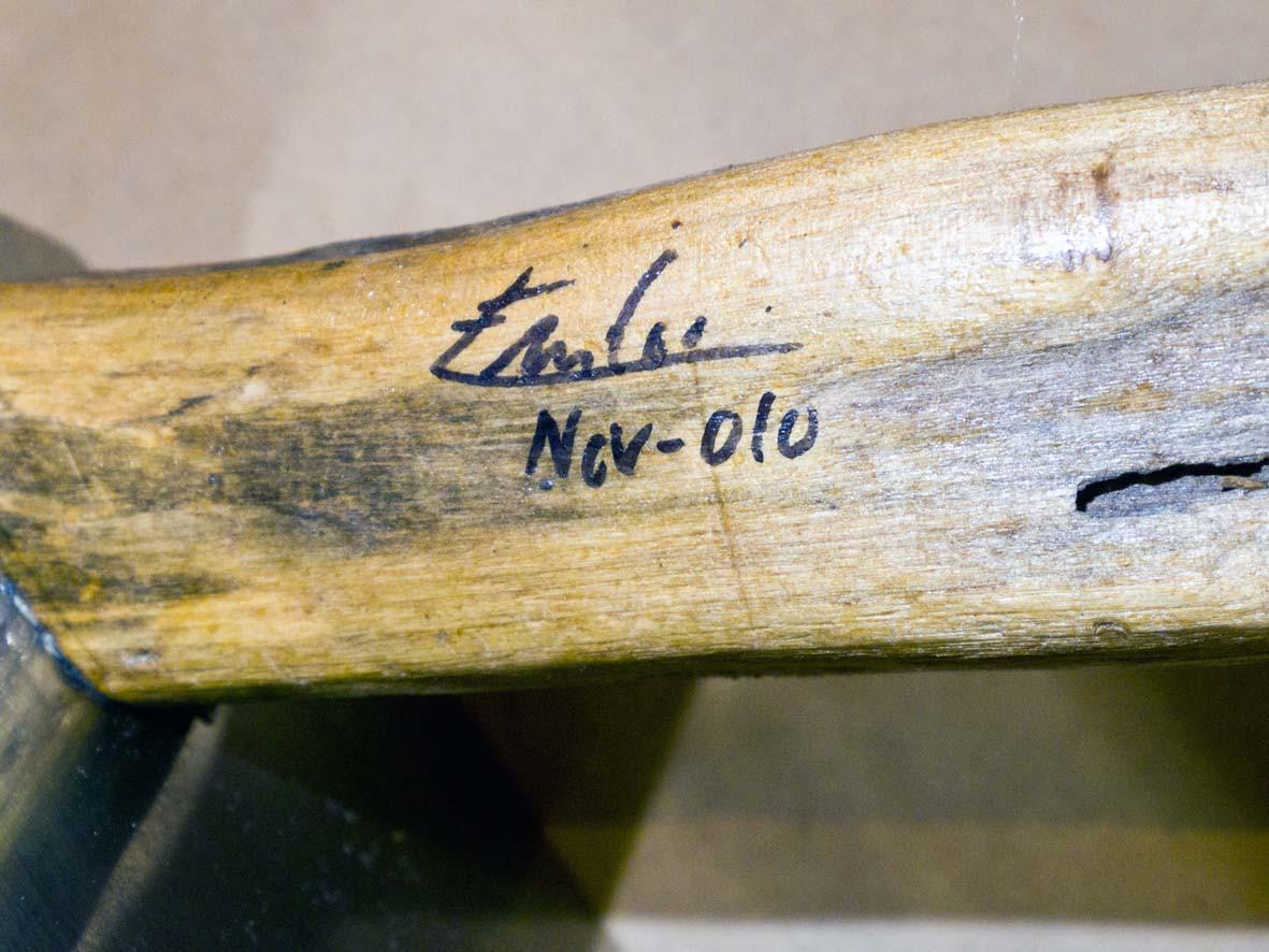 Escultura abstracta de madera y acero pulido. - foto 4