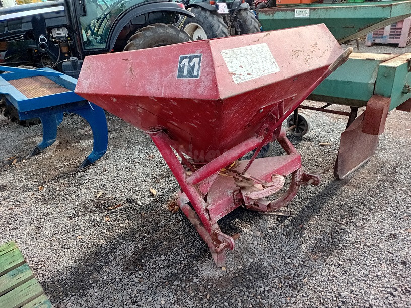 Massey Ferguson Distribuidor agrícola rojo usado - foto 3