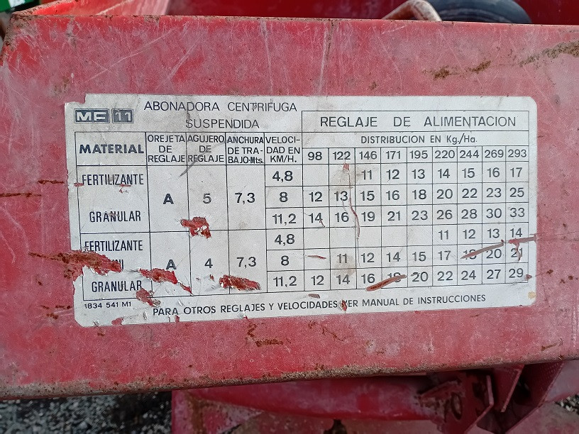 Massey Ferguson Distribuidor agrícola rojo usado - foto 4