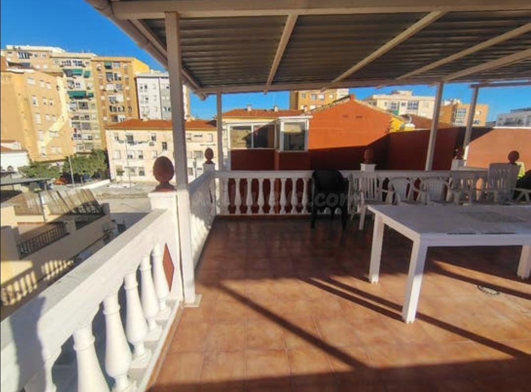 Terraza clásica estilo rústico moderno - foto 2