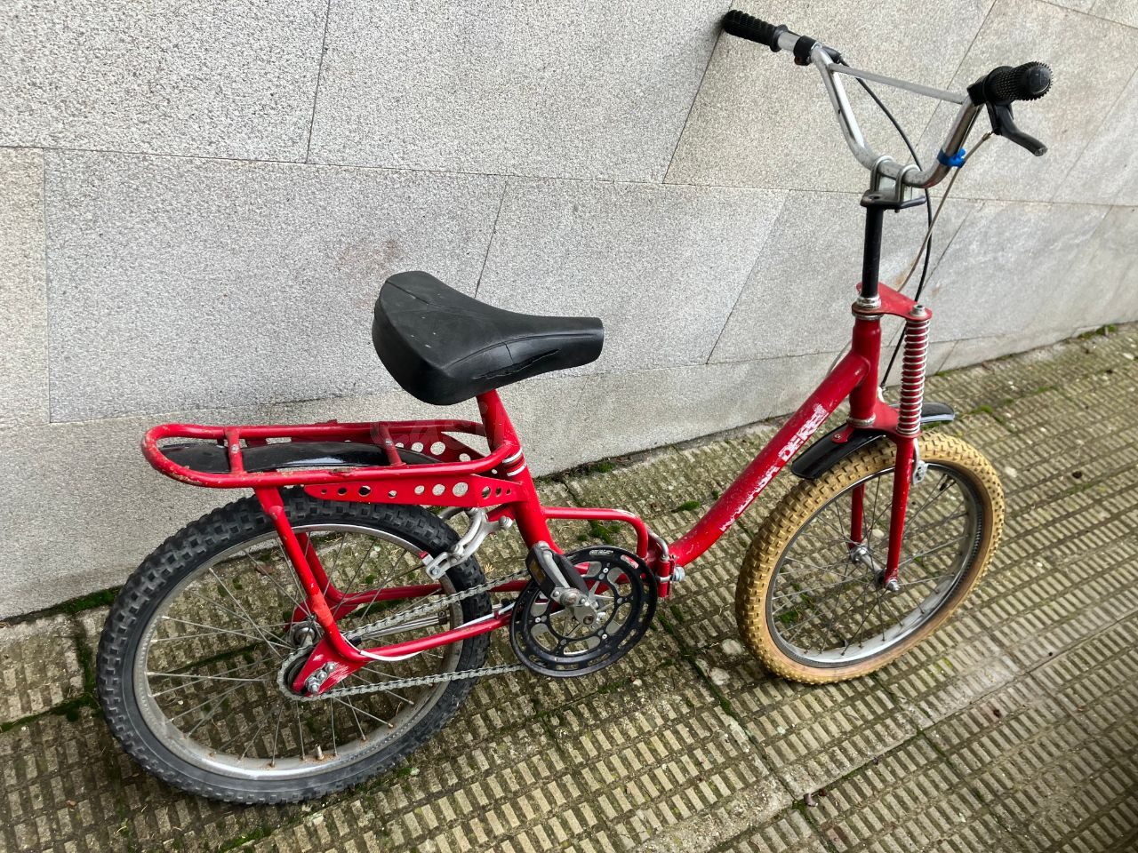 Bicicleta Rabasa Derbi plegable roja vintage