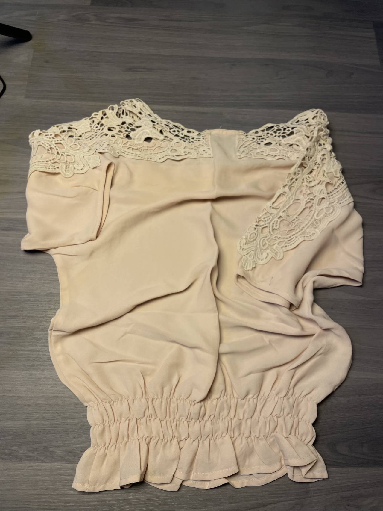 Blouse Femme Avec Dentelle – élégante Et Légère — image principale