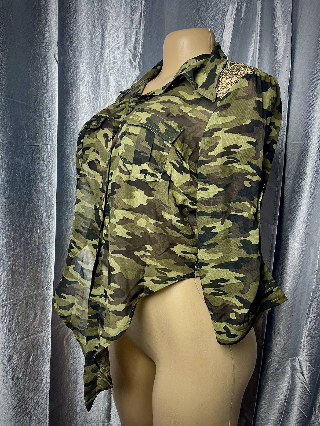 Chemisier Femme Camouflage Avec Dentelle Aux épaules — image1