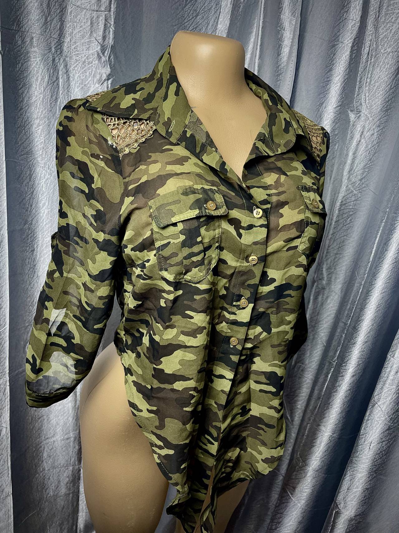 Chemisier Femme Camouflage Avec Dentelle Aux épaules — image3