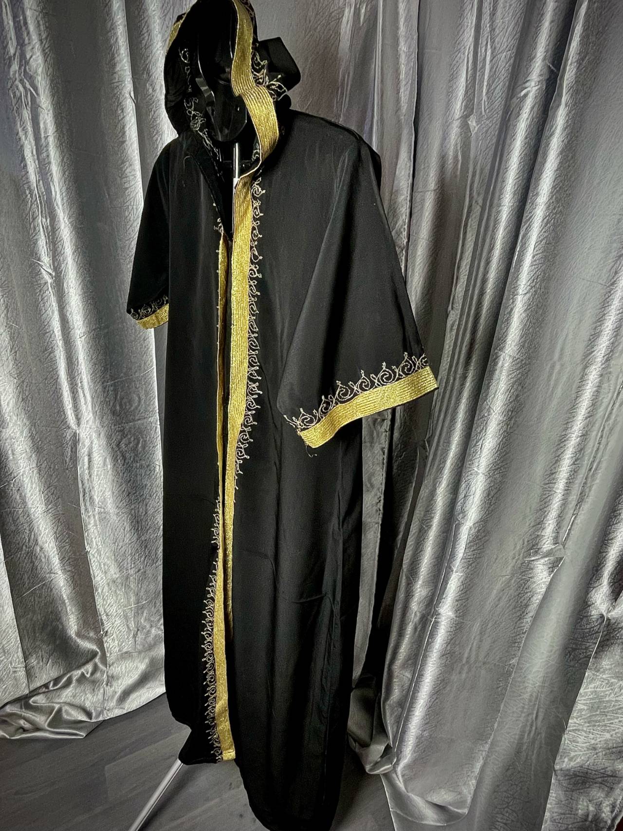 Djellaba / Abaya à Capuche Avec Broderies Dorées — image1