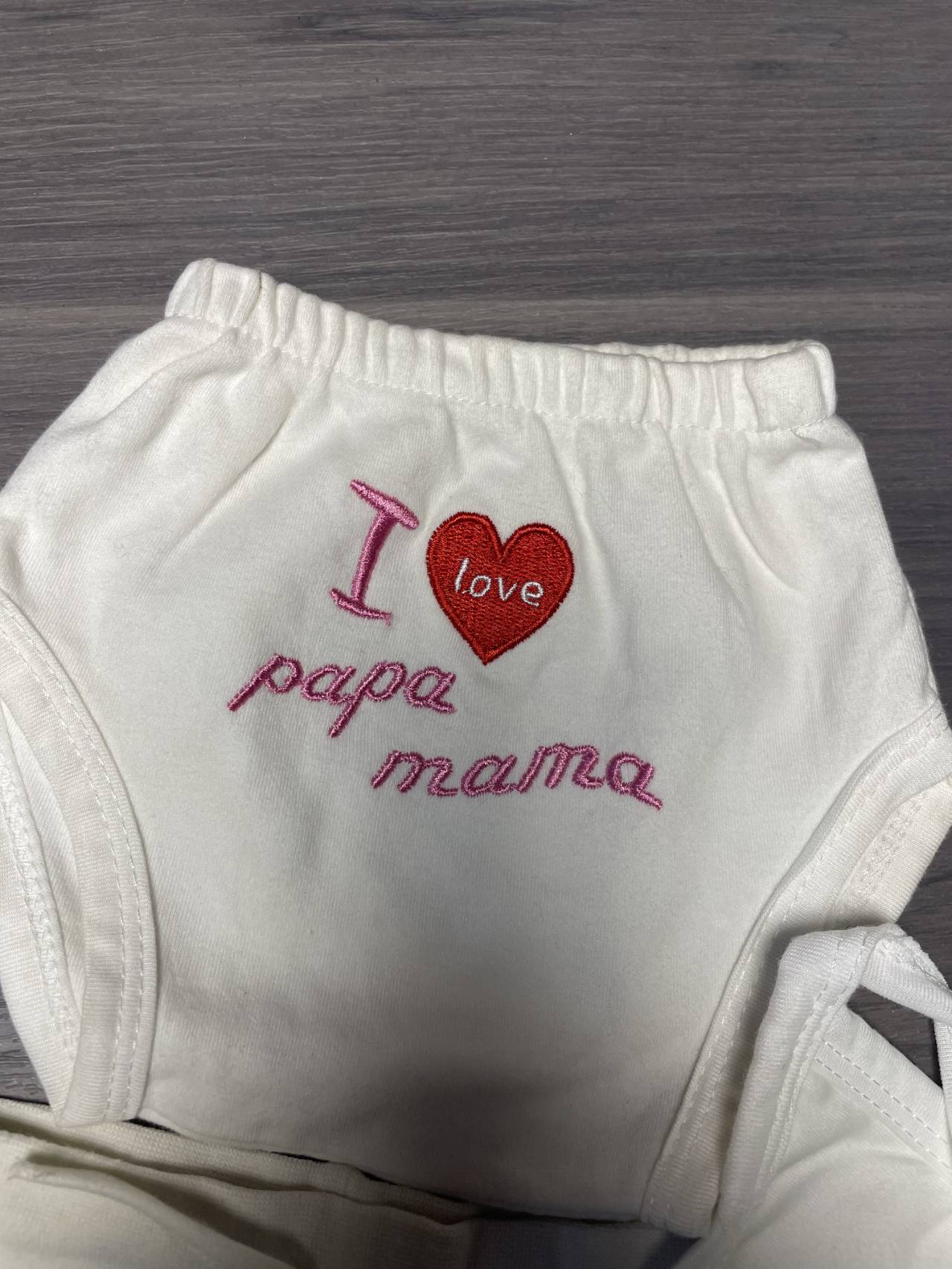Ensemble Bébé 3 Pièces – Pantalon, Bavoir Et Culotte "i Love Papa Mama" — image2