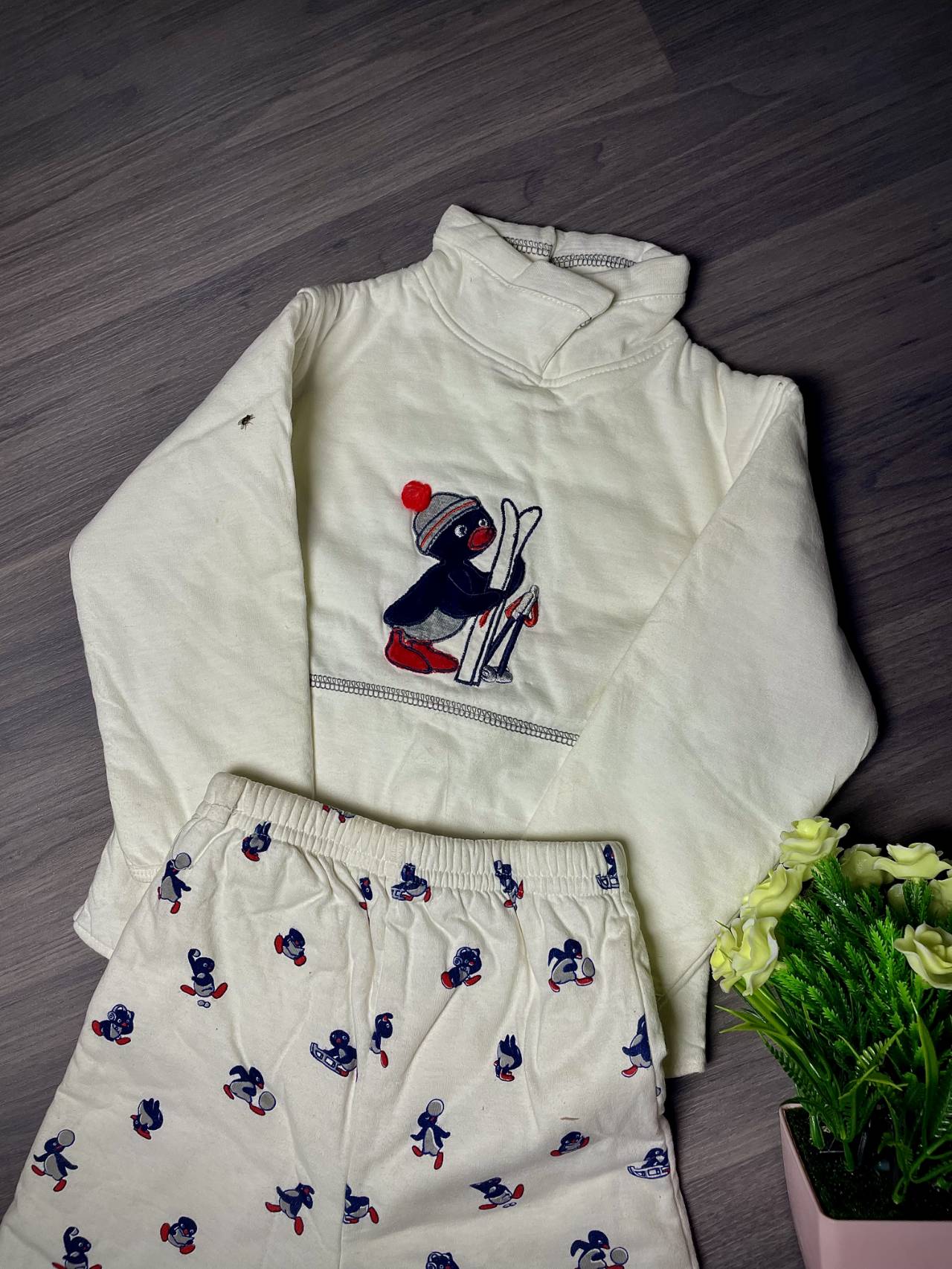 Ensemble Bébé Chaud Crème Avec Pingouin – Haut Et Pantalon Assortis — image1