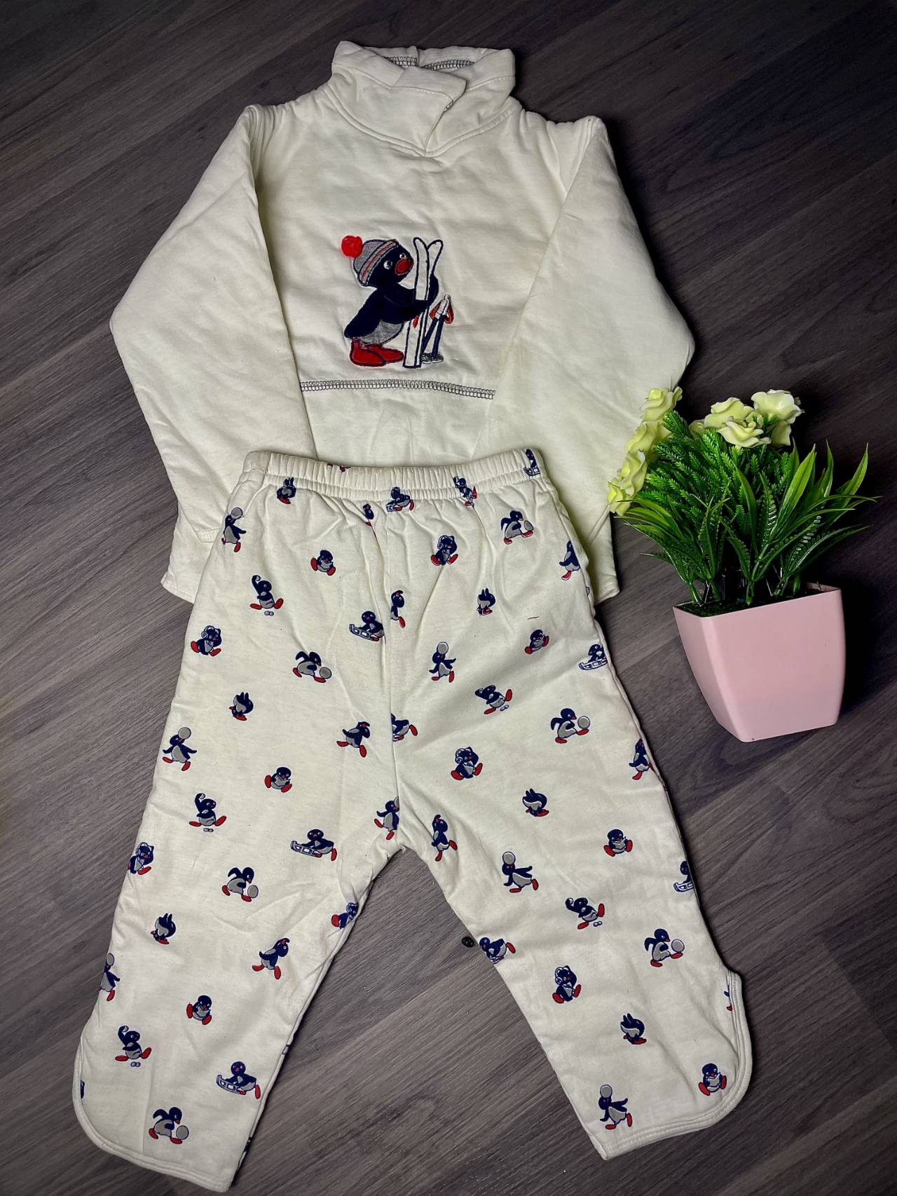 Ensemble Bébé Chaud Crème Avec Pingouin – Haut Et Pantalon Assortis — image principale