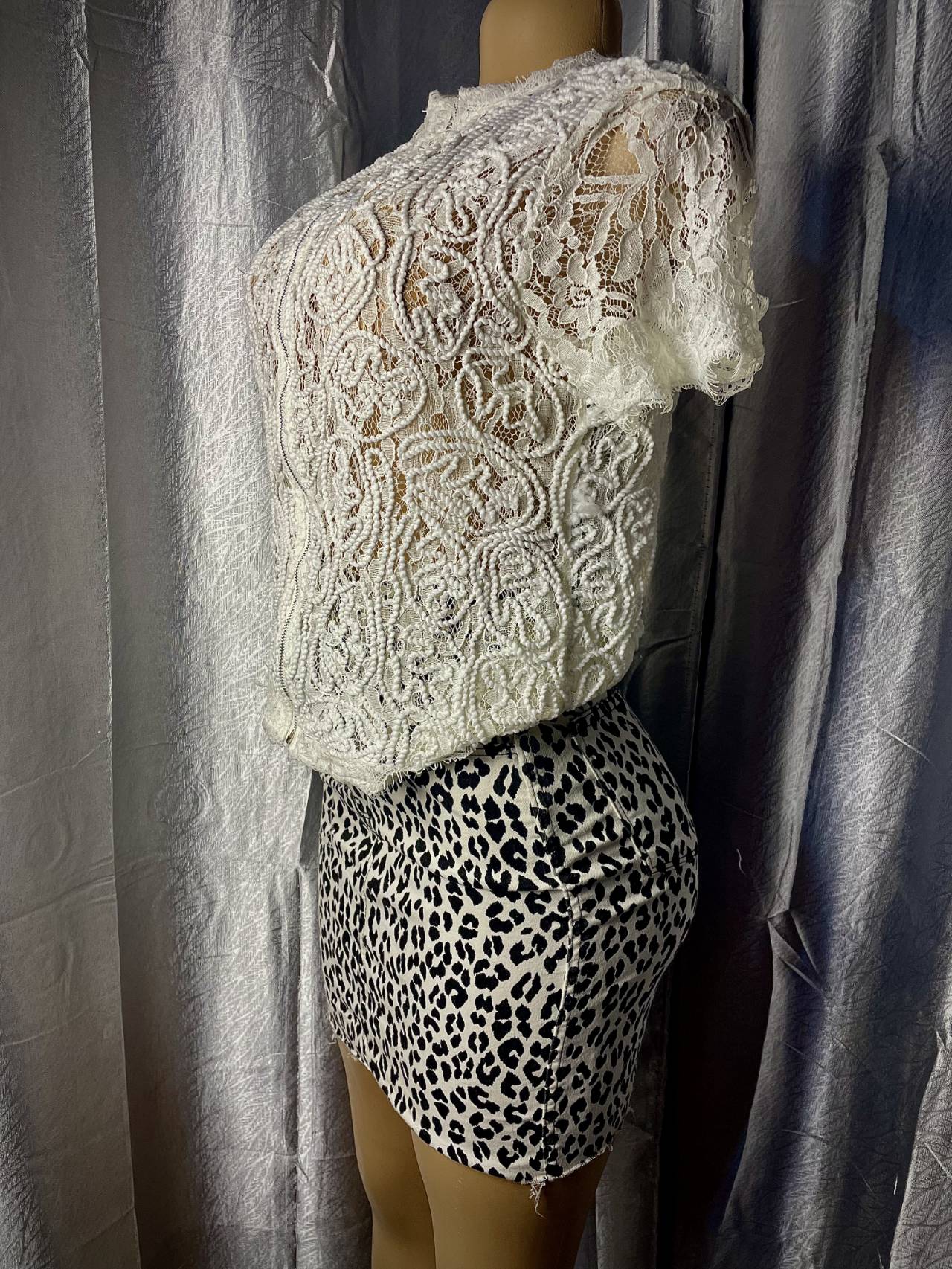 Ensemble Femme Top En Dentelle Et Jupe Léopard — image2