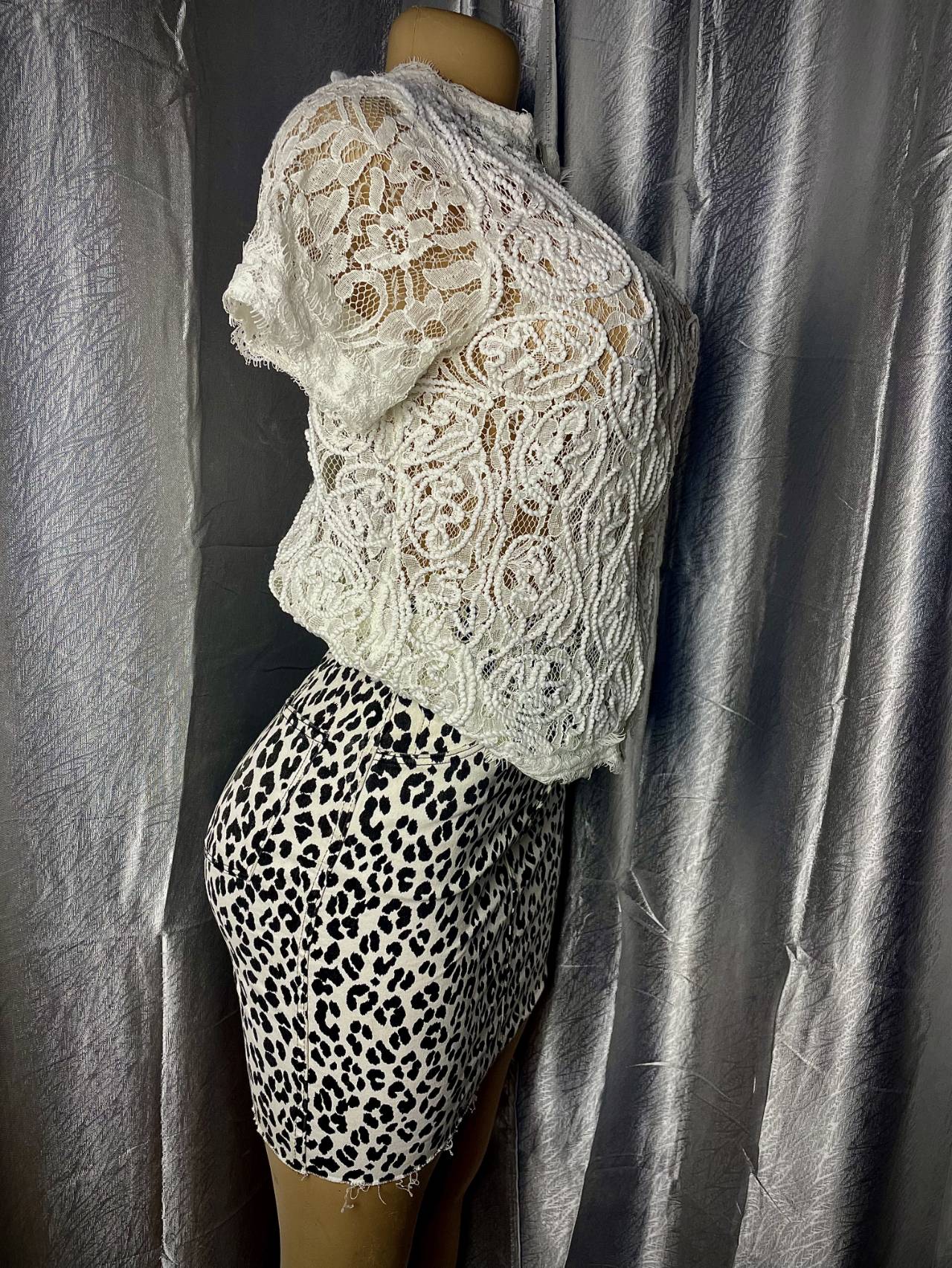 Ensemble Femme Top En Dentelle Et Jupe Léopard — image principale