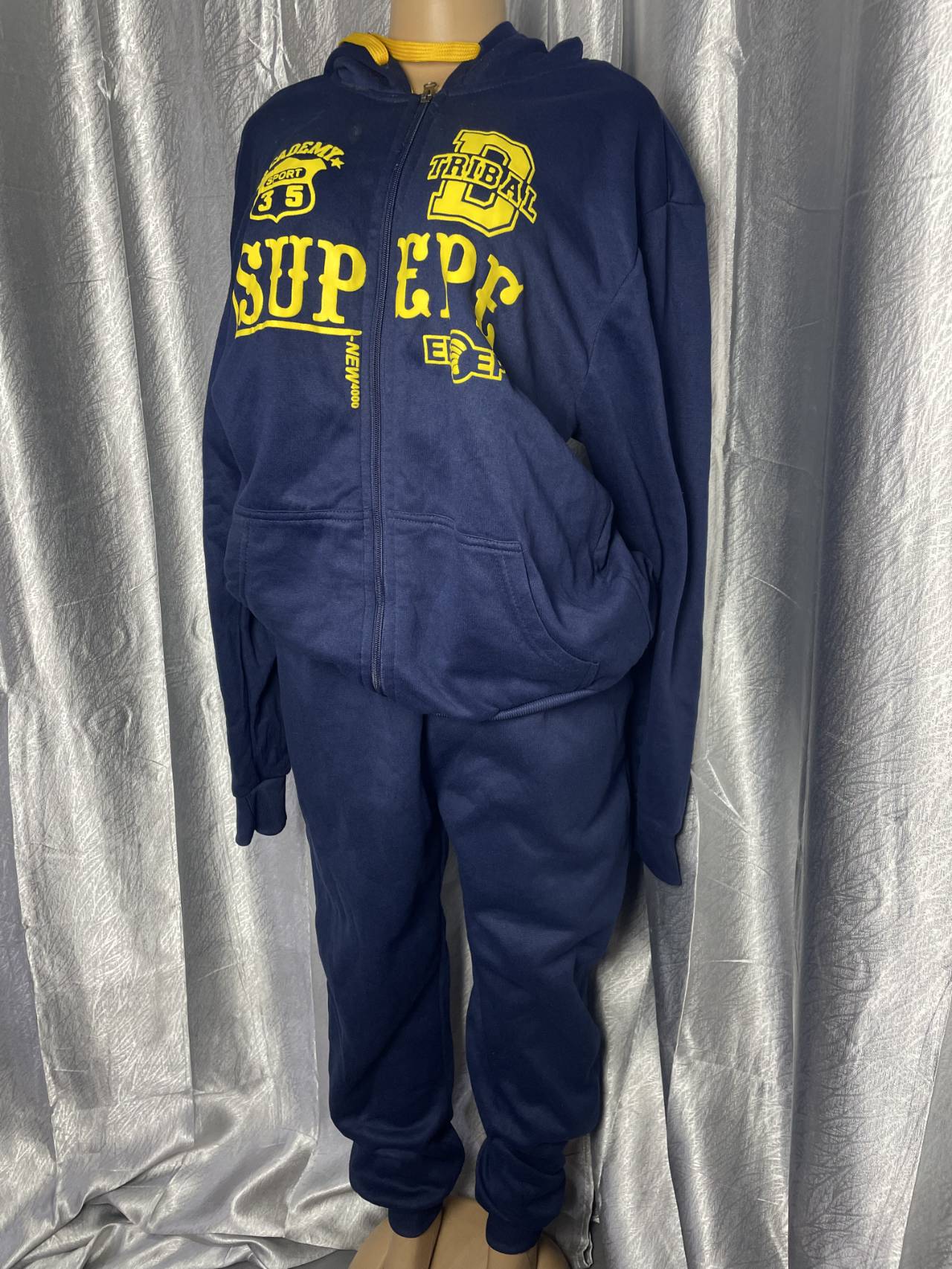 Ensemble Jogging à Capuche – Motifs Jaunes — image1