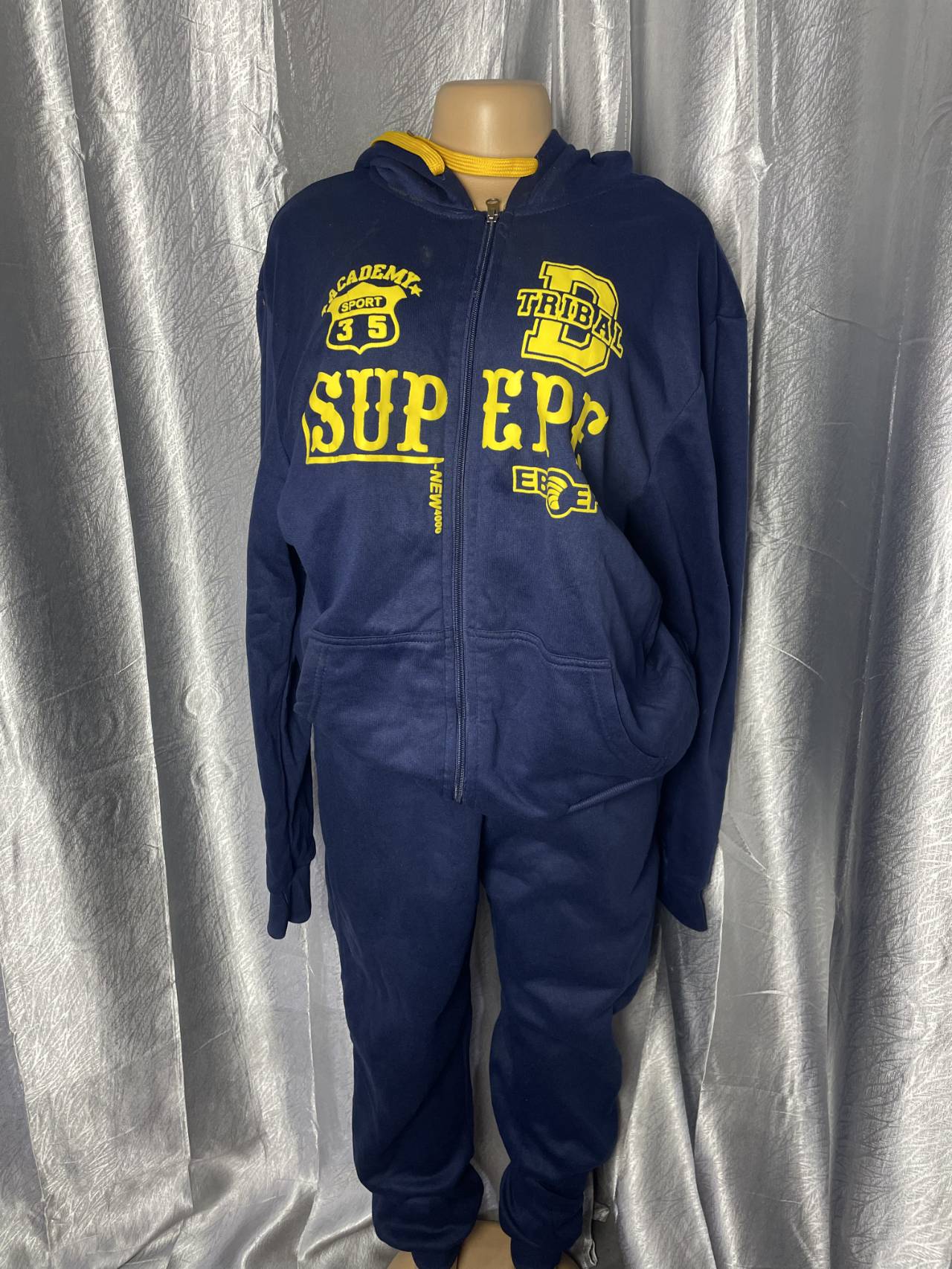 Ensemble Jogging à Capuche – Motifs Jaunes — image2