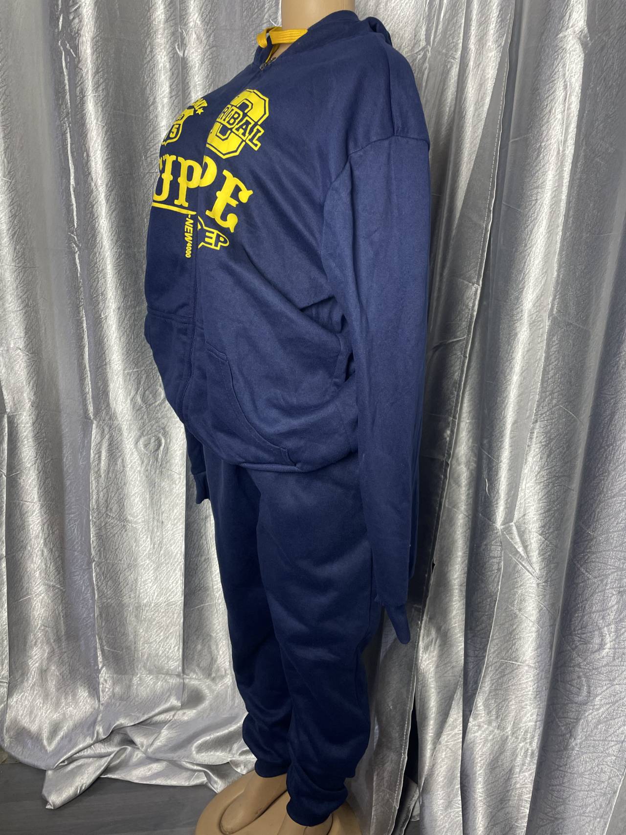 Ensemble Jogging à Capuche – Motifs Jaunes — image3