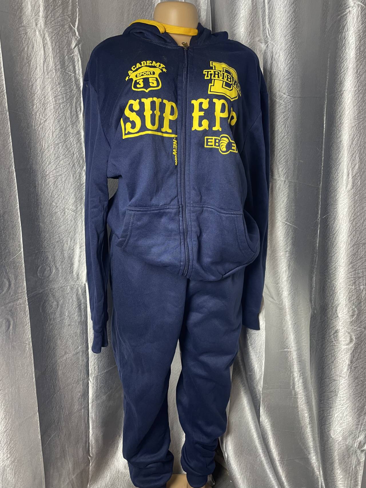 Ensemble Jogging à Capuche – Motifs Jaunes — image principale