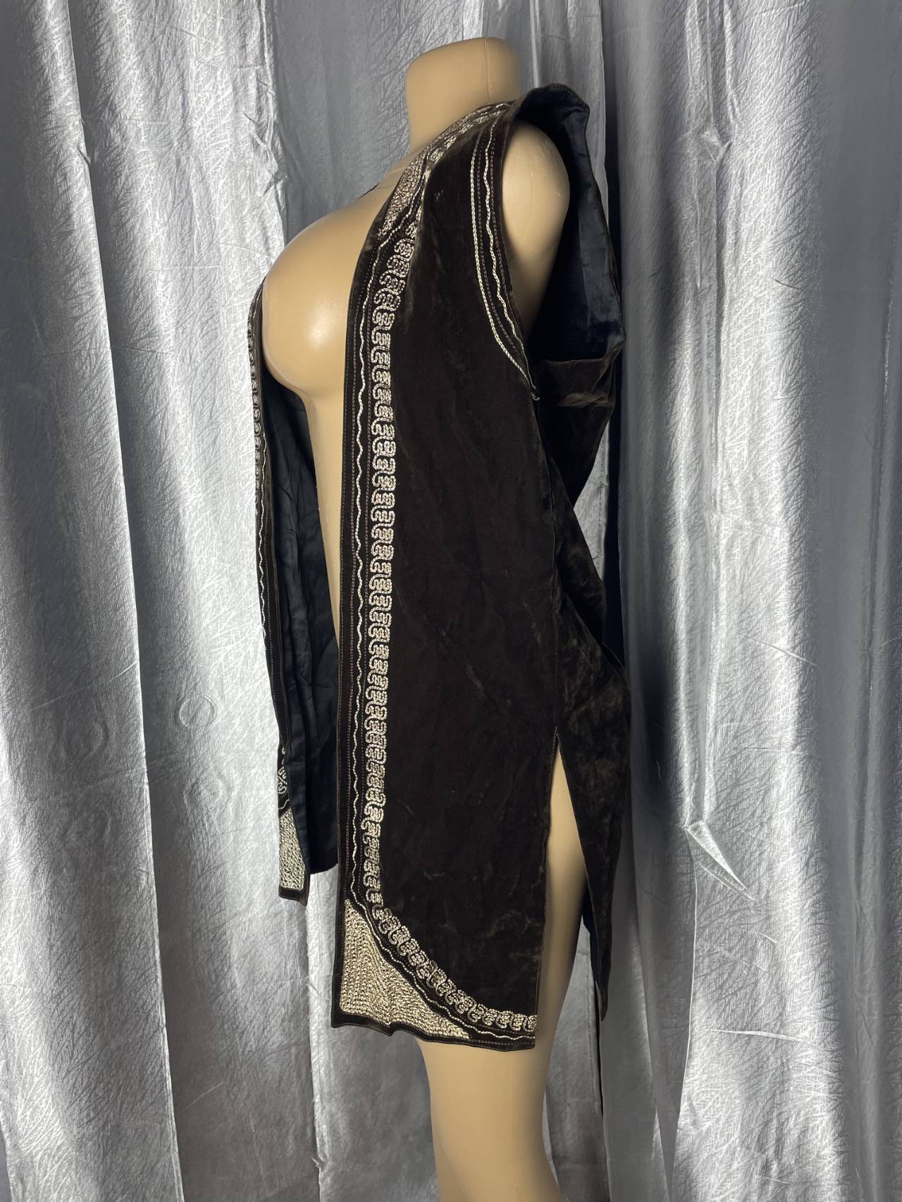 Gilet Long Sans Manches En Velours Brodé — image1